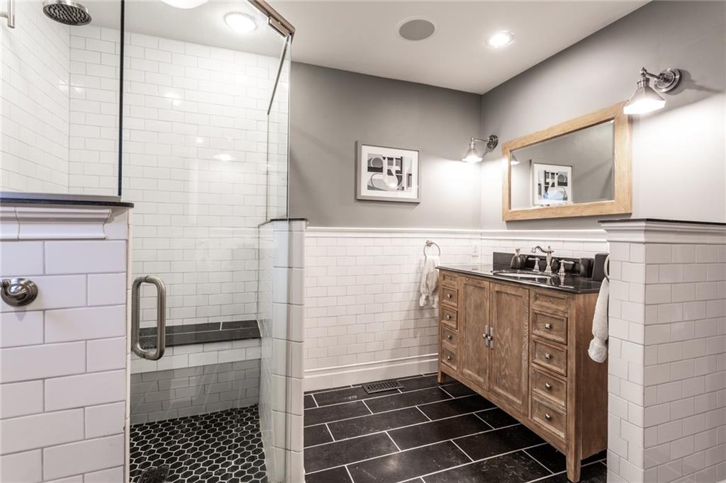 1433 Shawnee Road Indianapolis, IN 46260 - Photo 26 of 43 Gallery Image 26
