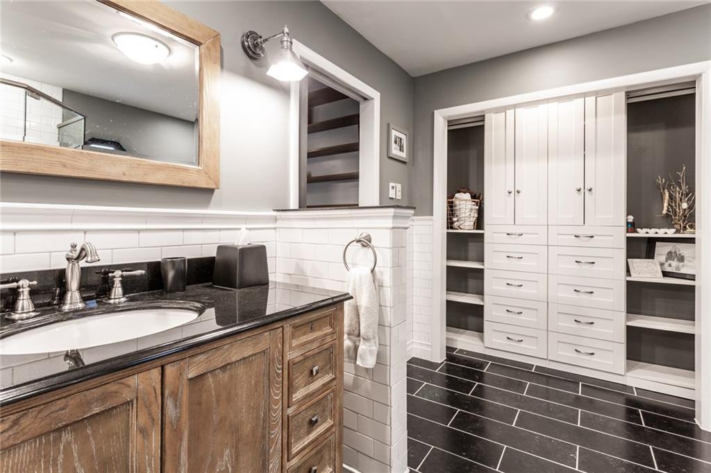 1433 Shawnee Road Indianapolis, IN 46260 - Photo 27 of 43 Gallery Image 27