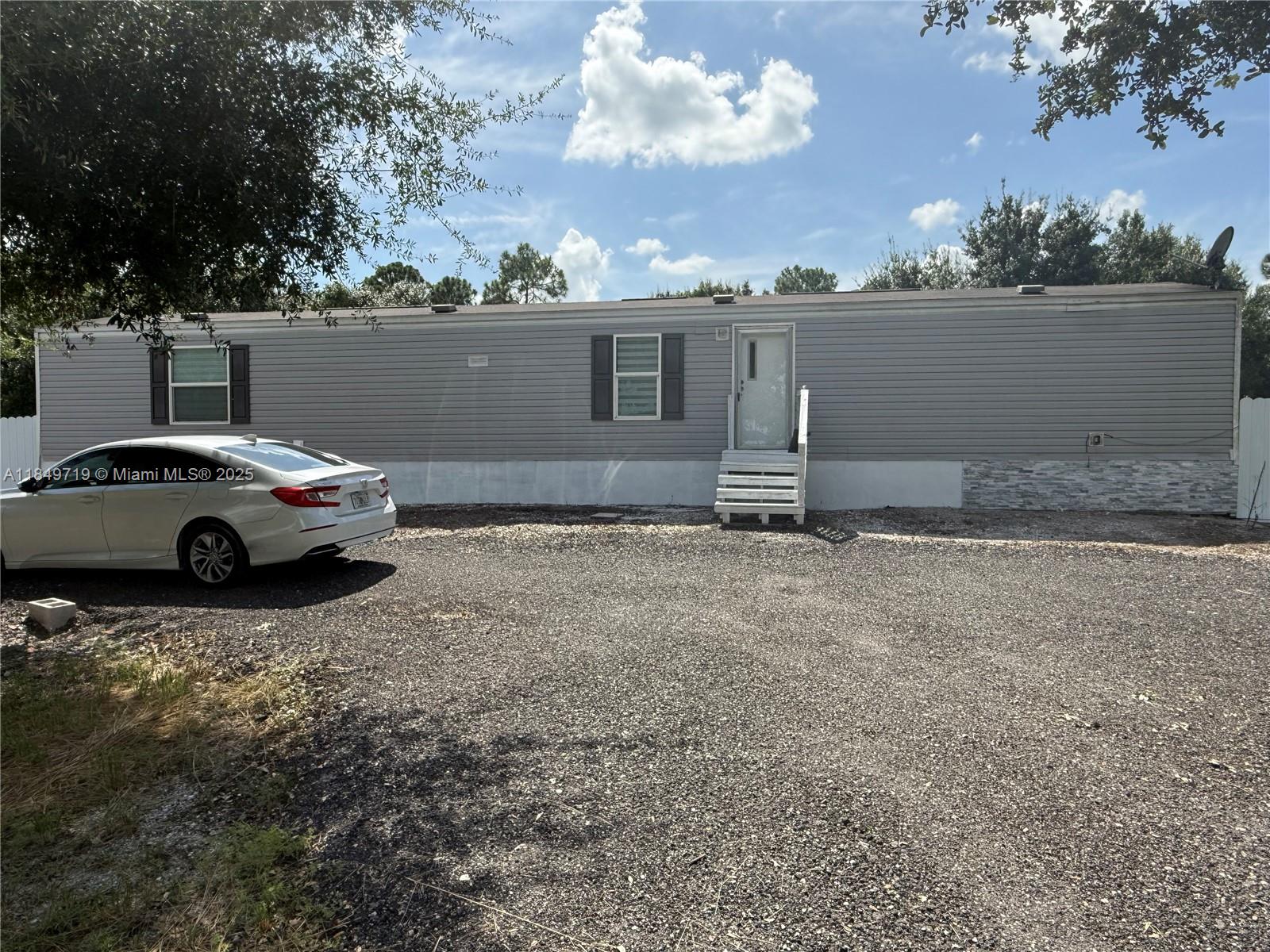 830 South Kennel Street Clewiston, FL 33440 - Photo 1 of 30 a front view of a house with a yard