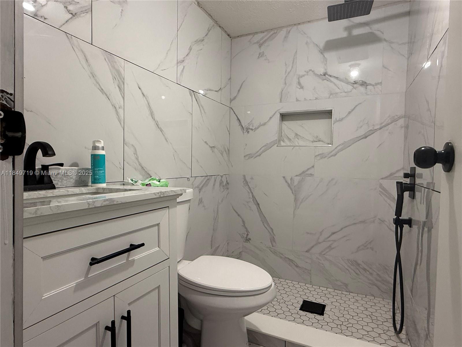 830 South Kennel Street Clewiston, FL 33440 - Photo 14 of 30 a bathroom with a sink a toilet and shower