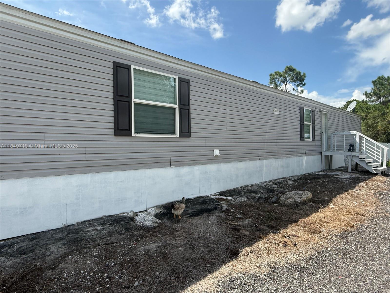 830 South Kennel Street Clewiston, FL 33440 - Photo 17 of 30 a side view of a house