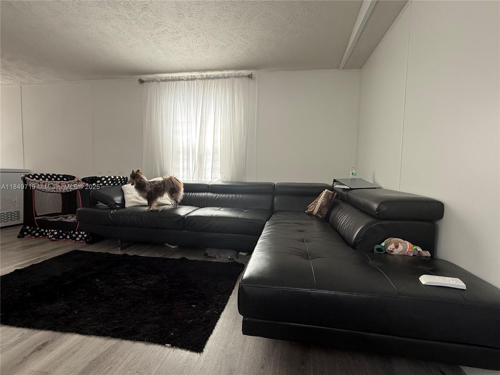 830 South Kennel Street Clewiston, FL 33440 - Photo 2 of 30 a living room with furniture