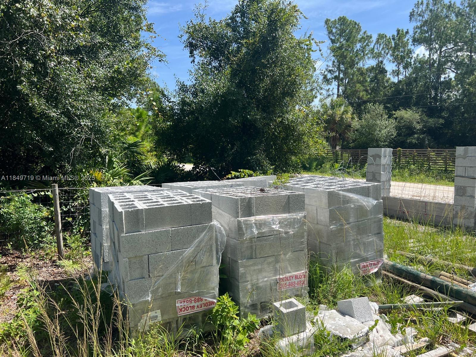 830 South Kennel Street Clewiston, FL 33440 - Photo 29 of 30 a view of a garden from a patio