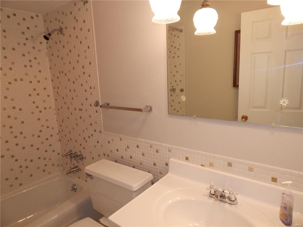 5029 Kerth Road St. Louis, MO 63128 - Photo 11 of 19 Gallery Image 11