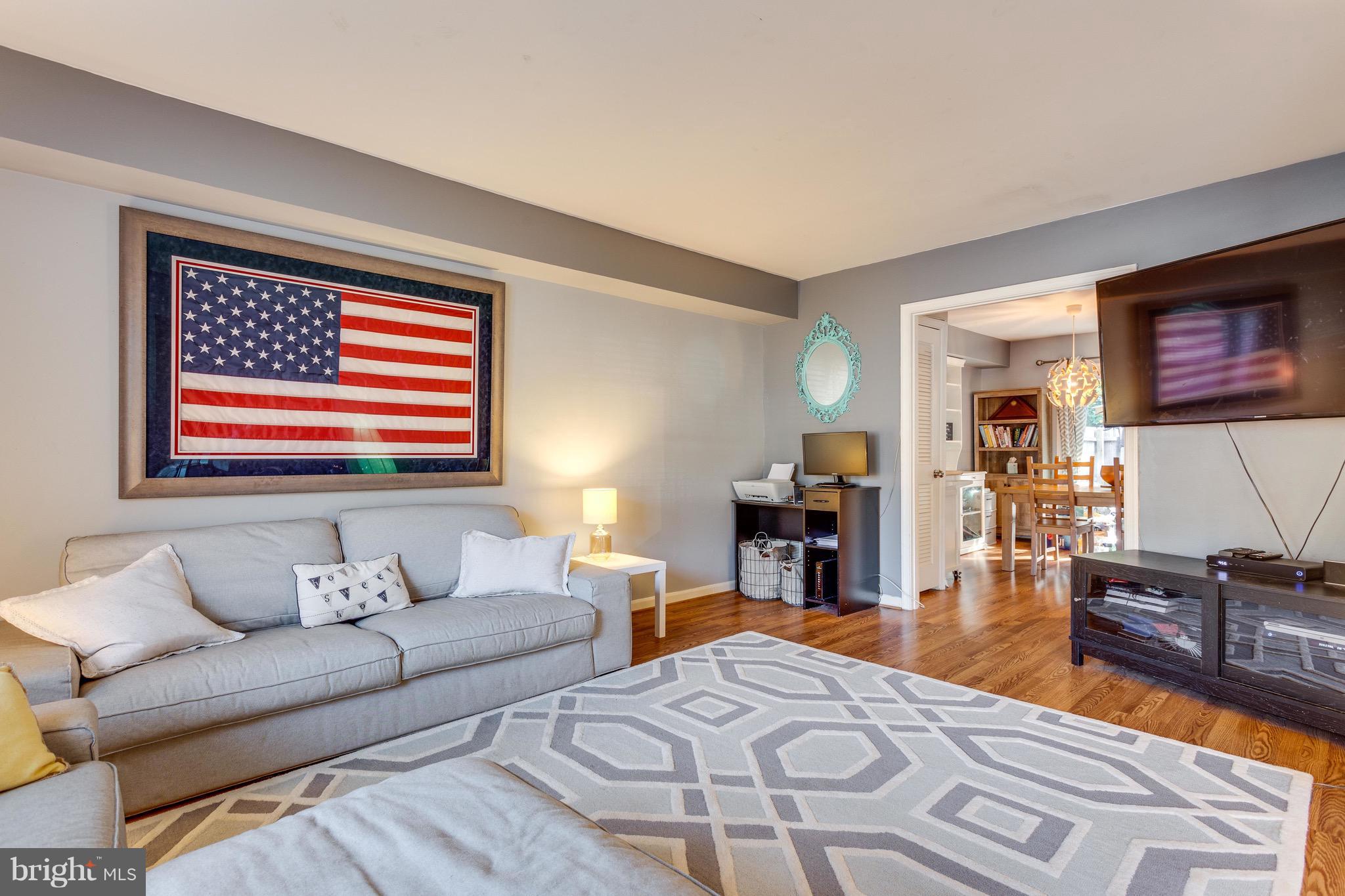 5927 Minutemen Road, Unit 249 Springfield, VA 22152 - Photo 4 of 17 Living Room