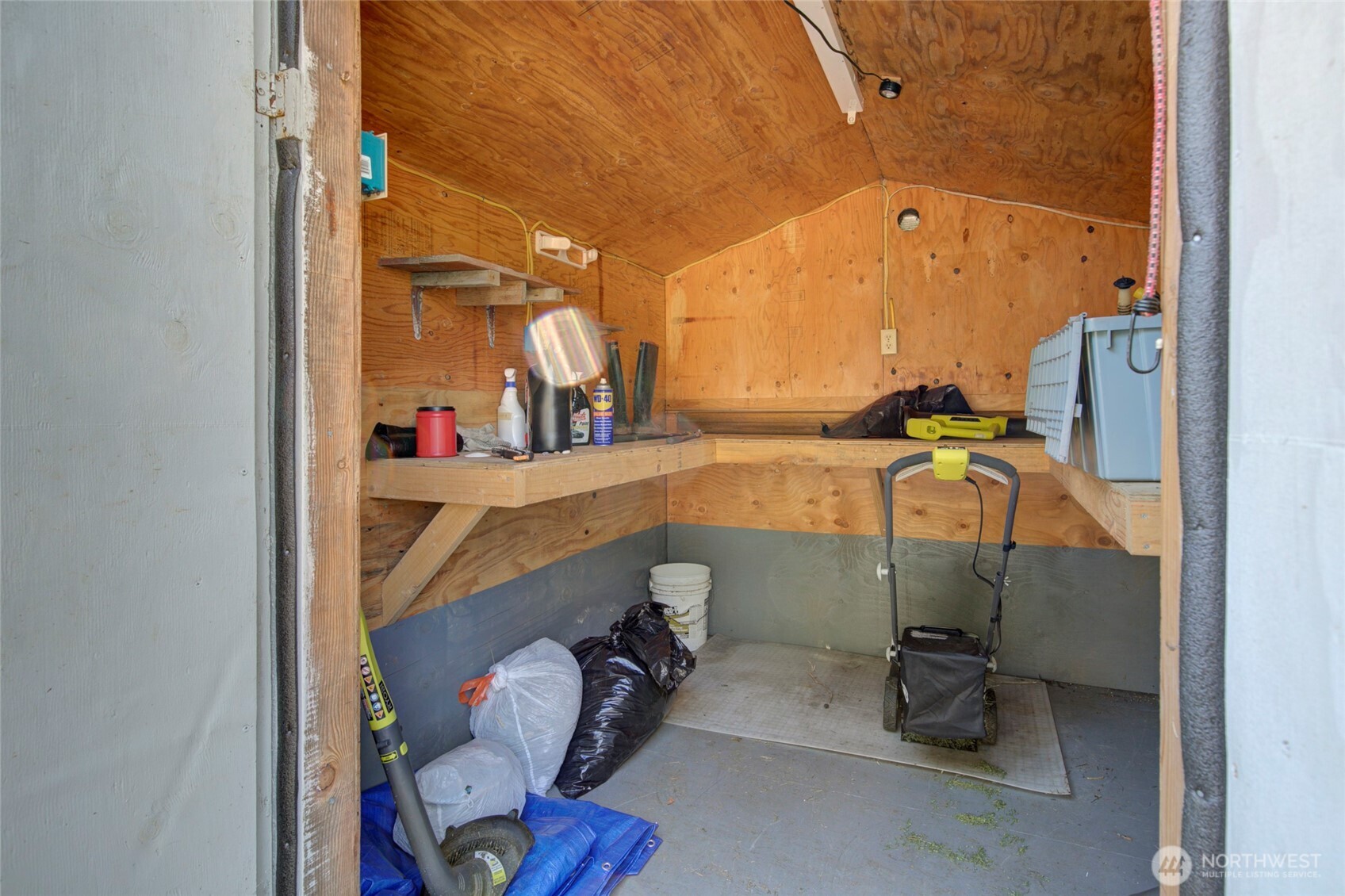 1362 Oceano Drive Grayland, WA 98547 - Photo 29 of 35 a room with musical instruments