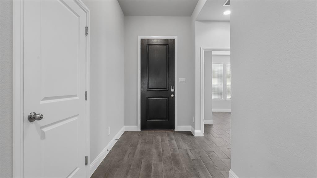 11209 Treehouse Trail Justin, TX 76247 - Photo 23 of 40 a view of a hallway