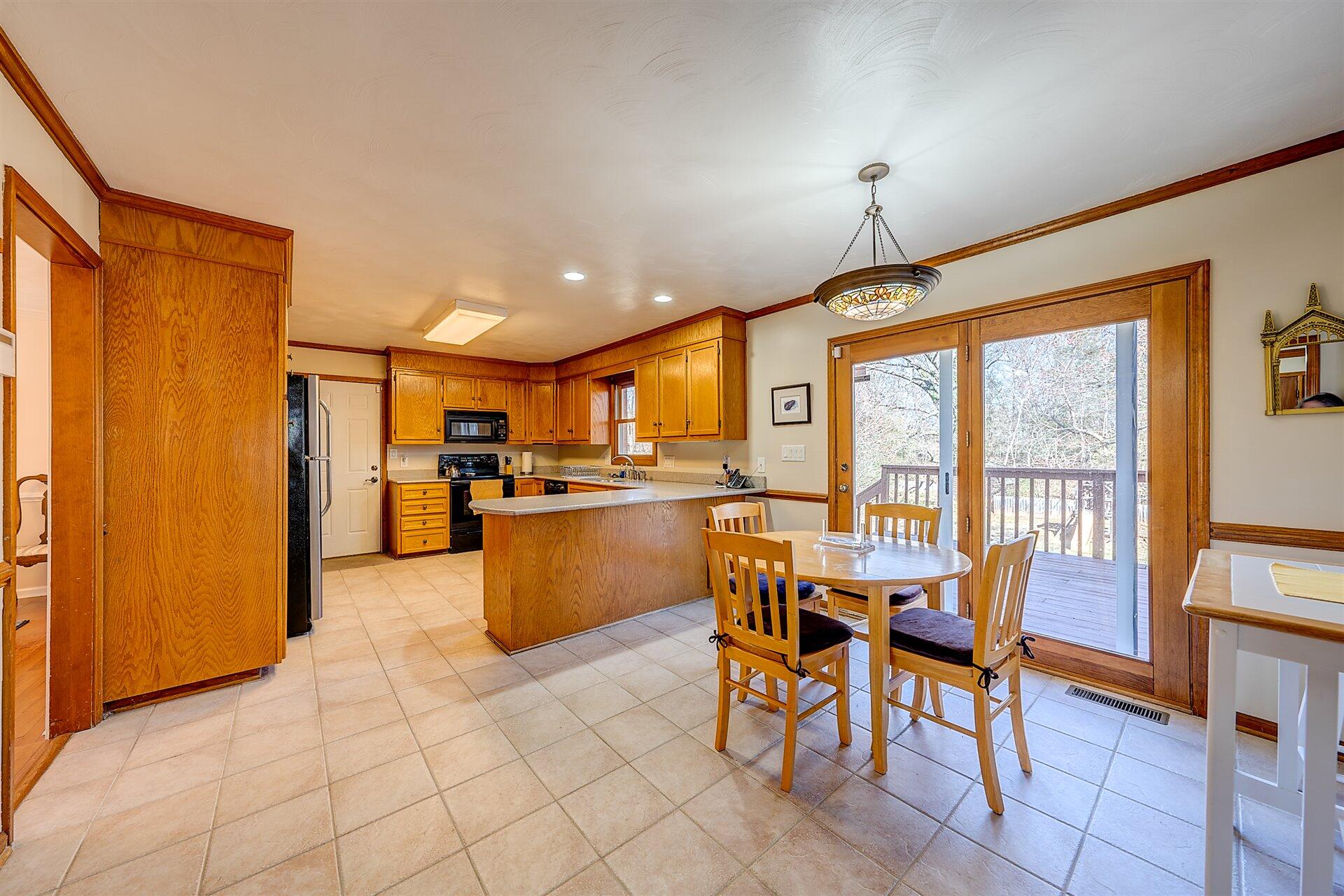 3427 Valentine Road Southwest Roanoke, VA 24018 - Photo 11 of 43 11-DSC00061_2_3_4_5