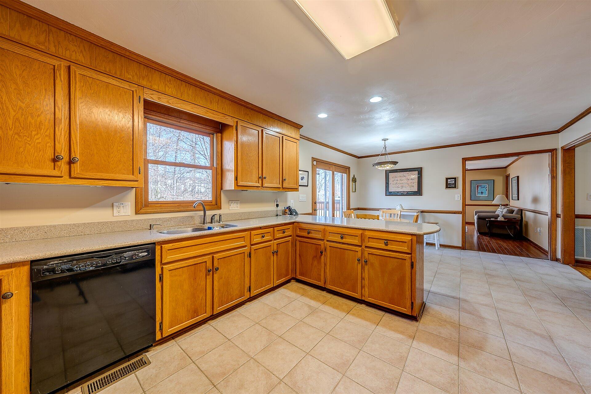 3427 Valentine Road Southwest Roanoke, VA 24018 - Photo 14 of 43 14-DSC00106_07_08_09_10
