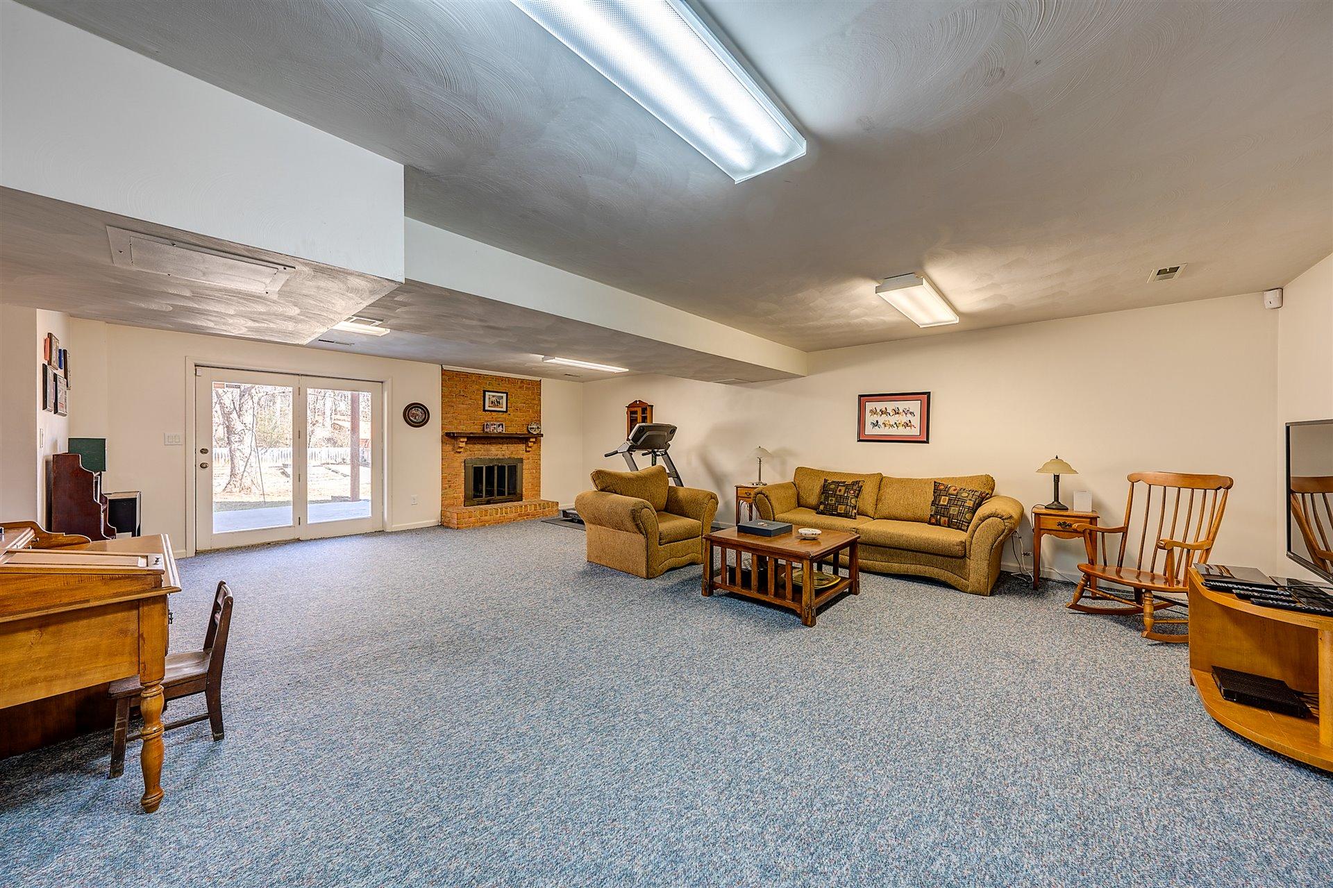 3427 Valentine Road Southwest Roanoke, VA 24018 - Photo 32 of 43 32-DSC00206_07_08_09_10
