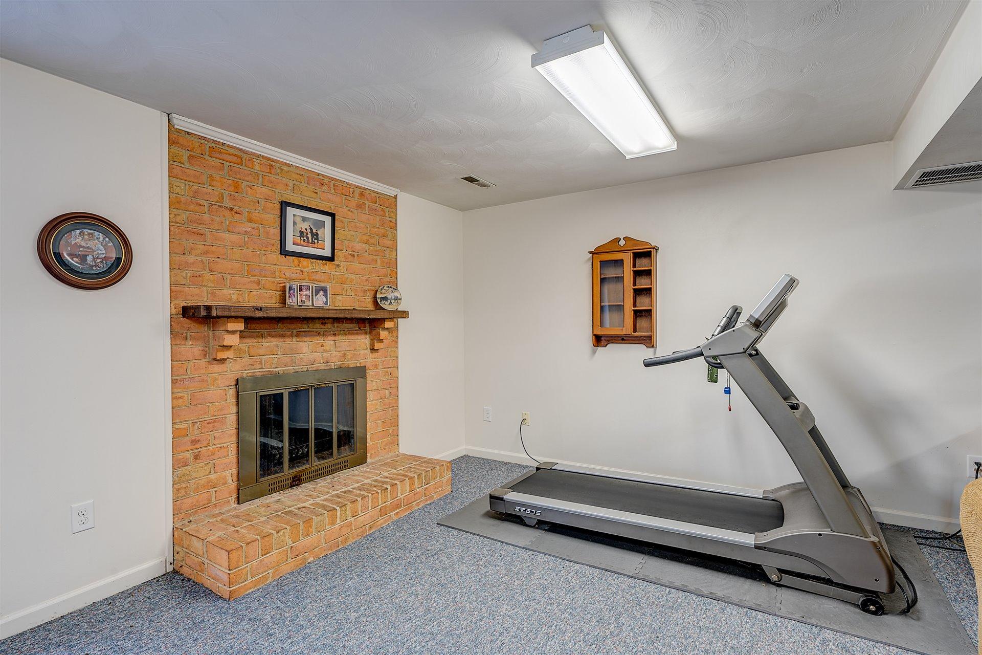 3427 Valentine Road Southwest Roanoke, VA 24018 - Photo 35 of 43 35-DSC00221_2_3_4_5