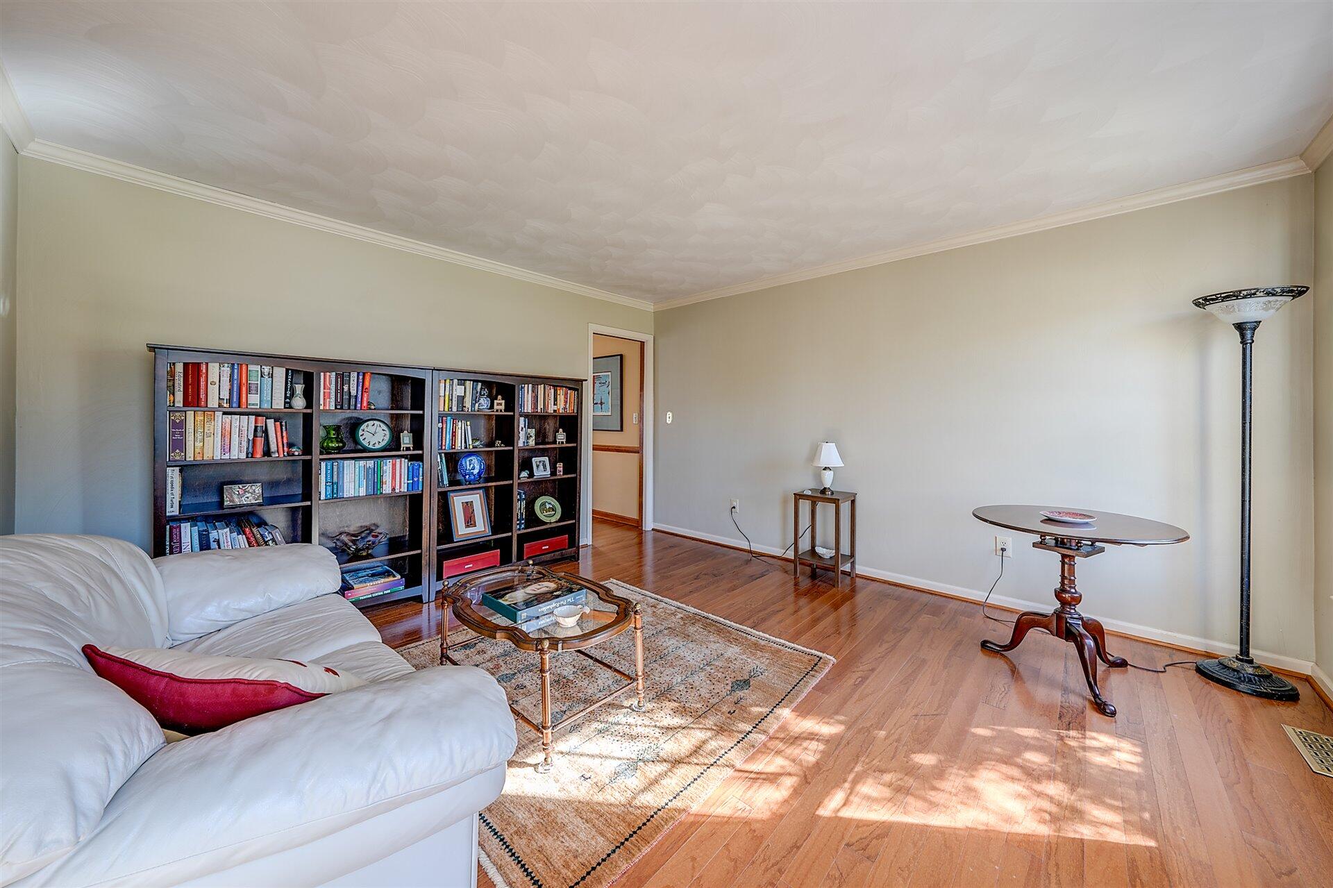 3427 Valentine Road Southwest Roanoke, VA 24018 - Photo 6 of 43 06-DSC00026_27_28_29_30