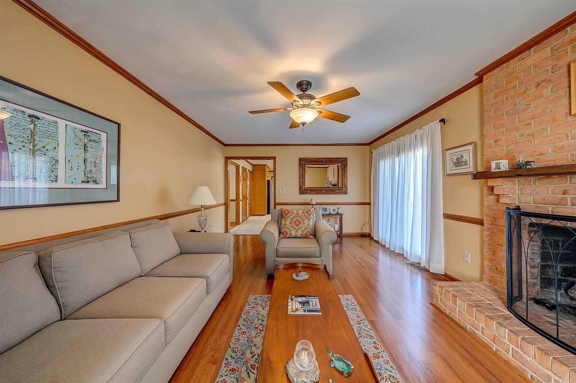 3427 Valentine Road Southwest Roanoke, VA 24018 - Photo 9 of 43 09-DSC00046_47_48_49_50