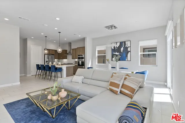 $1,249,000 | 551 Daniel Freeman Circle, Inglewood, CA 90301