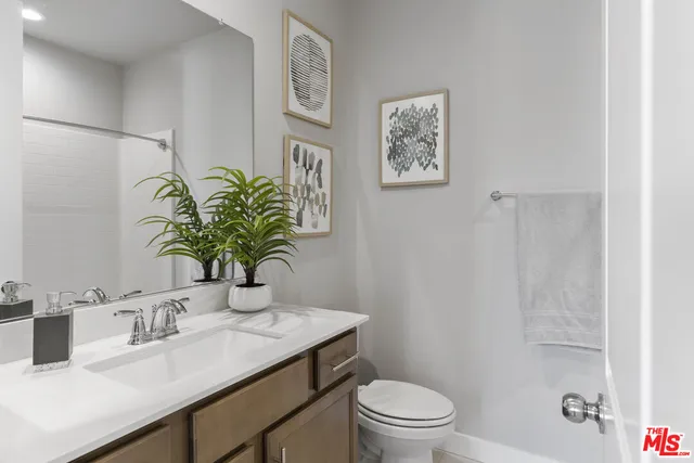 $1,249,000 | 551 Daniel Freeman Circle, Inglewood, CA 90301