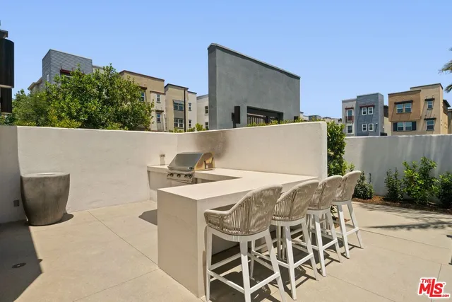 $1,249,000 | 551 Daniel Freeman Circle, Inglewood, CA 90301