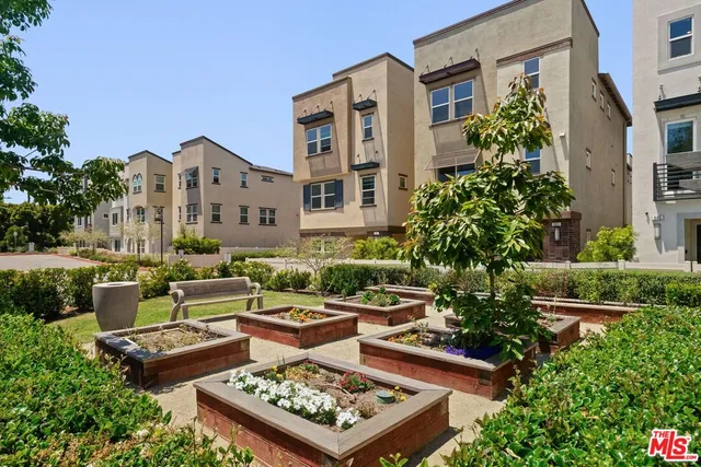 $1,249,000 | 551 Daniel Freeman Circle, Inglewood, CA 90301