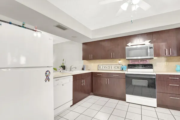 $169,900 | 1811 Southwest Palm City Road, Unit A301, Stuart, FL 34994