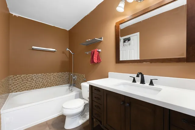 $2,795 | 1233 South Parkside Drive, Palatine, IL 60067