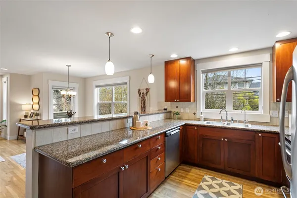 $639,800 | 9501 Interlake Avenue North, Seattle, WA 98103