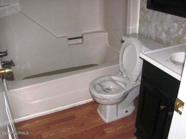 109 Laran Road Jacksonville, NC 28540 - Photo 12 of 14 109 Laran Bathroom