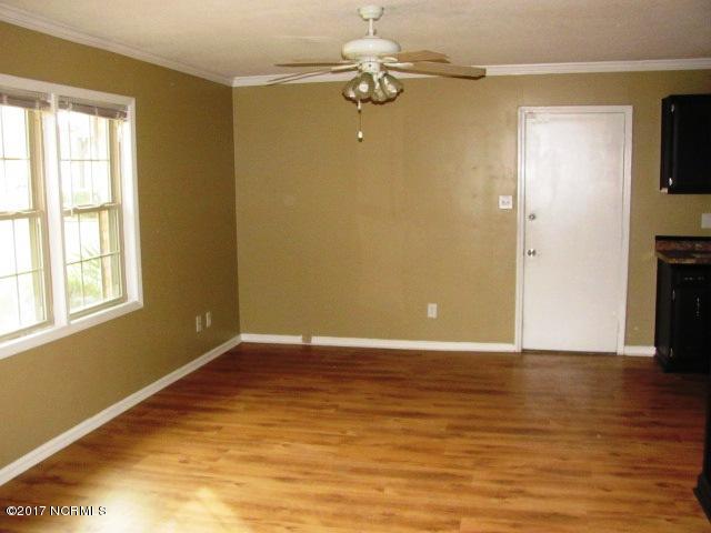 109 Laran Road Jacksonville, NC 28540 - Photo 4 of 14 109 Laran Breakfast Area