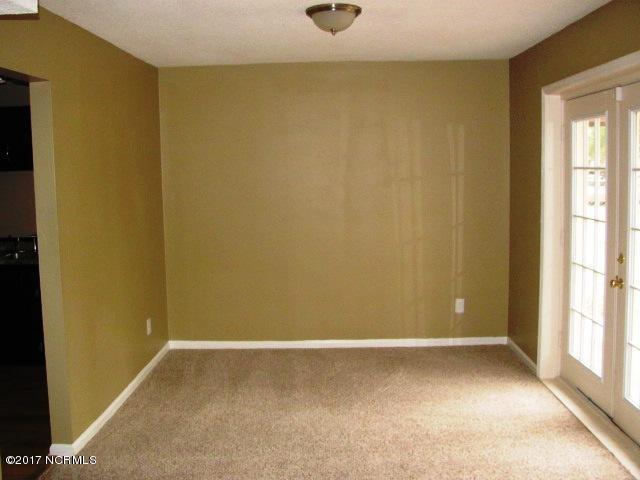 109 Laran Road Jacksonville, NC 28540 - Photo 5 of 14 109 Laran Dining Room
