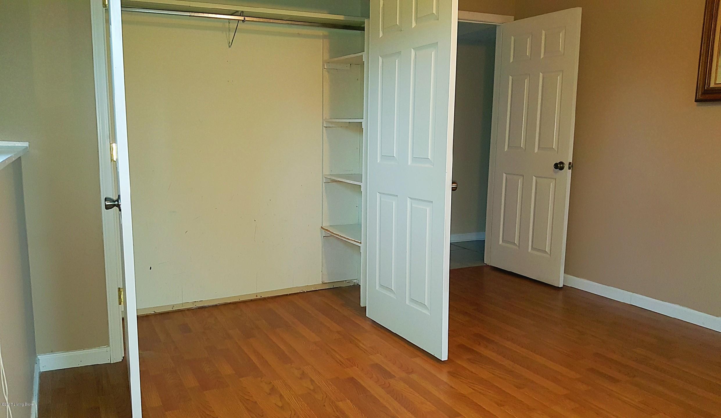 11424 Angelina Road Louisville, KY 40229 - Photo 21 of 23 22