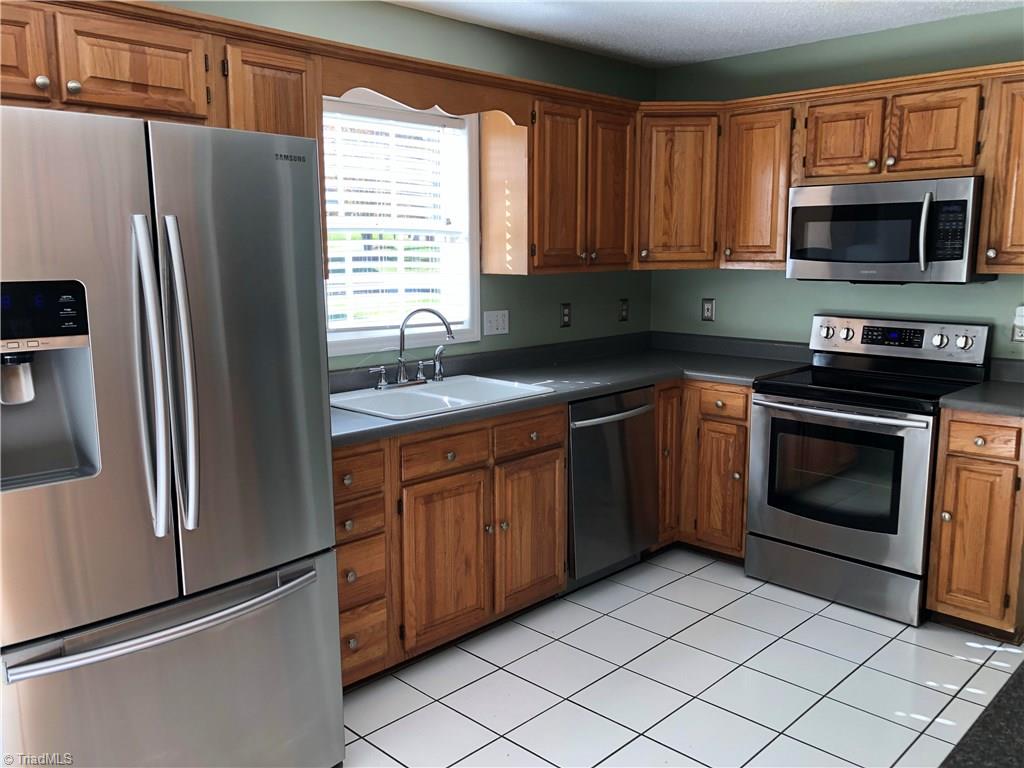 212 Stapleton Way High Point, NC 27265 - Photo 9 of 25 Gallery Image 9