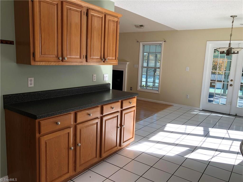 212 Stapleton Way High Point, NC 27265 - Photo 10 of 25 Gallery Image 10