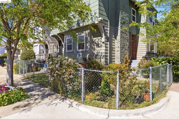 $709,950 | 1102 10th Street, Oakland, CA 94607