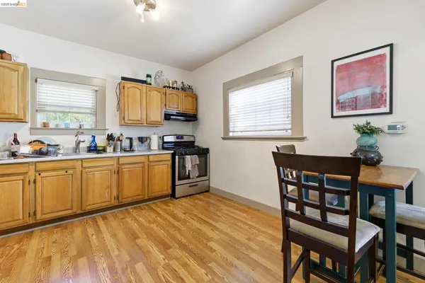 $709,950 | 1102 10th Street, Oakland, CA 94607