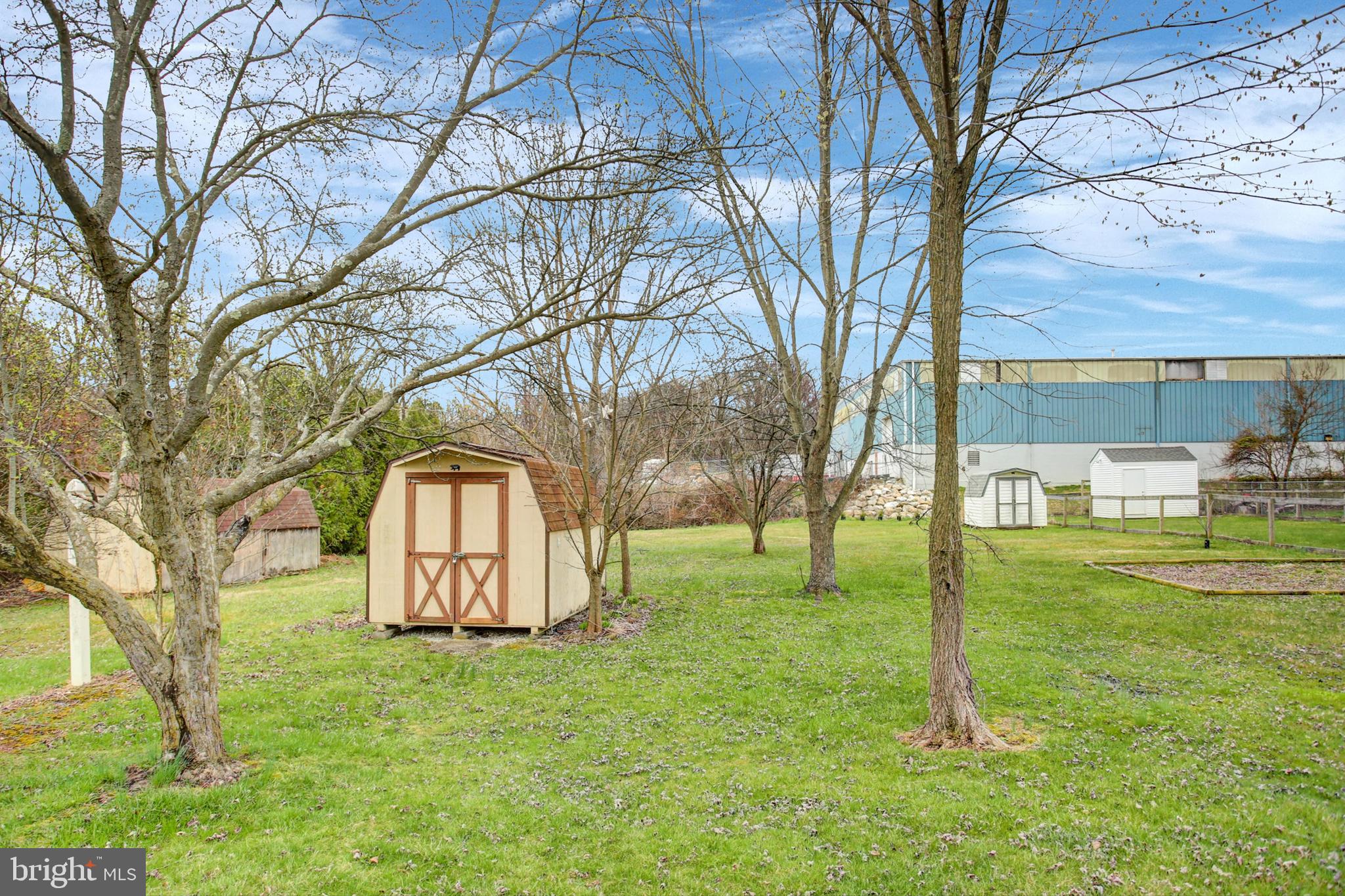 23 Oneill Avenue Hanover, PA 17331 - Photo 22 of 25 Shed for storage!