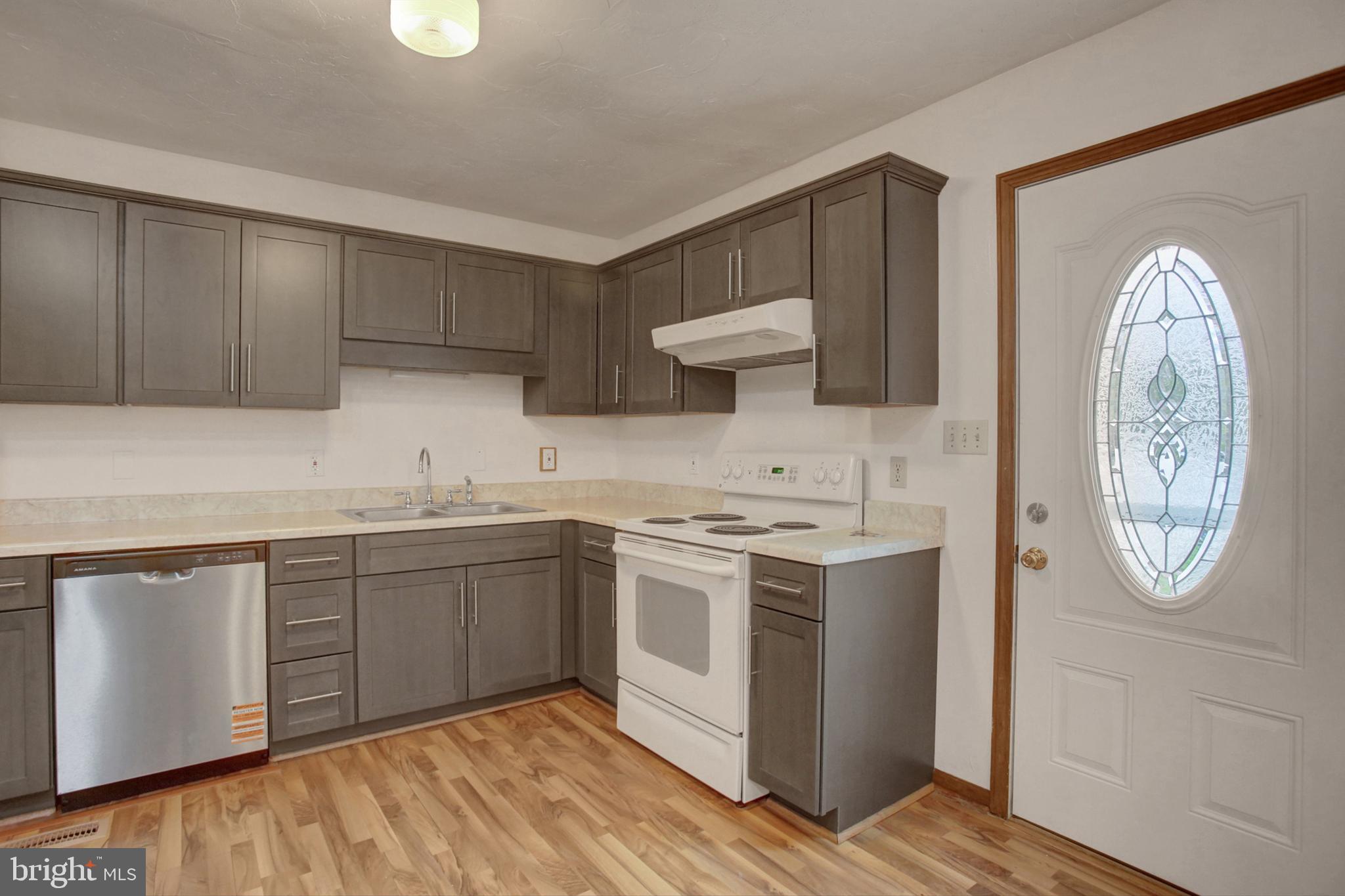 23 Oneill Avenue Hanover, PA 17331 - Photo 5 of 25