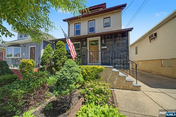 $565,000 | 288 Maple Street, Secaucus, NJ 07094