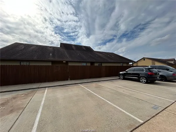 $2,245 | 3302 General Parkway, College Station, TX 77845