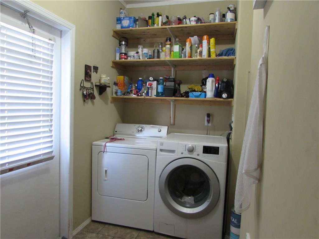 3239 Bob Bowen Road Blackshear, GA 31516 - Photo 28 of 34 Laundry room and side door.