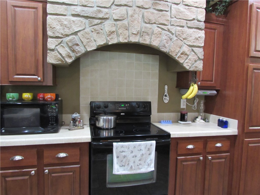 3239 Bob Bowen Road Blackshear, GA 31516 - Photo 7 of 34 I love the decorative detail.