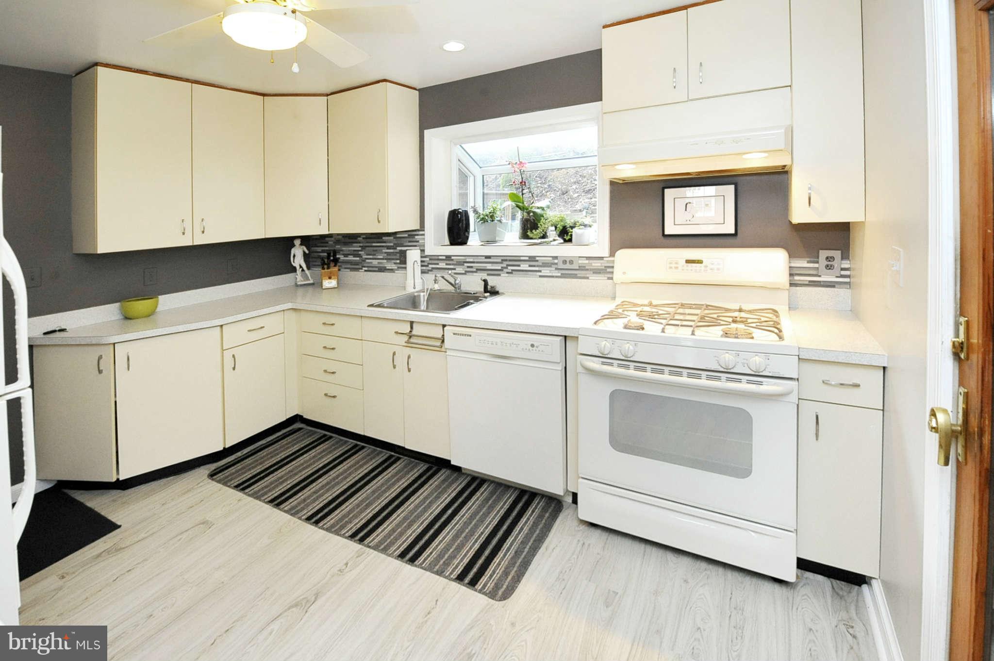 4308 Sleaford Road Bethesda, MD 20814 - Photo 5 of 23 Kitchen