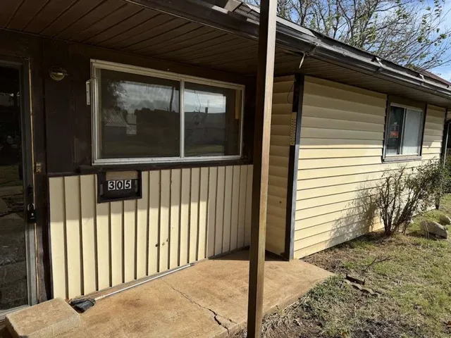 $52,999 | 305 West Harrison Avenue, Electra, TX 76360