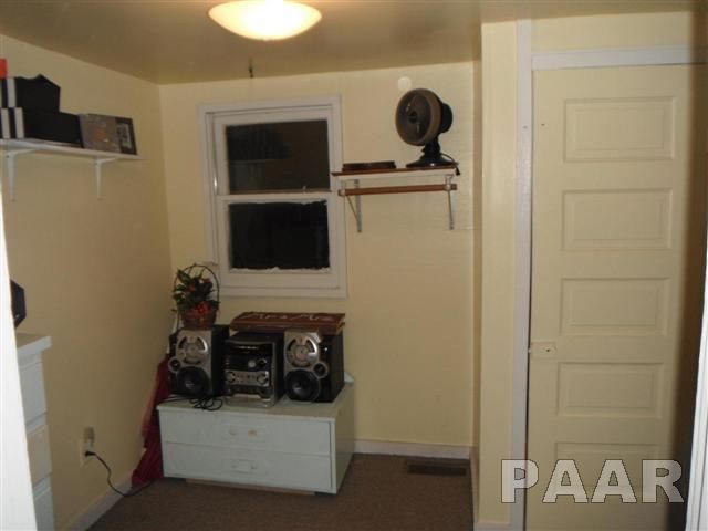 870 East Maple Street Canton, IL 61520 - Photo 12 of 14 Gallery Image 12