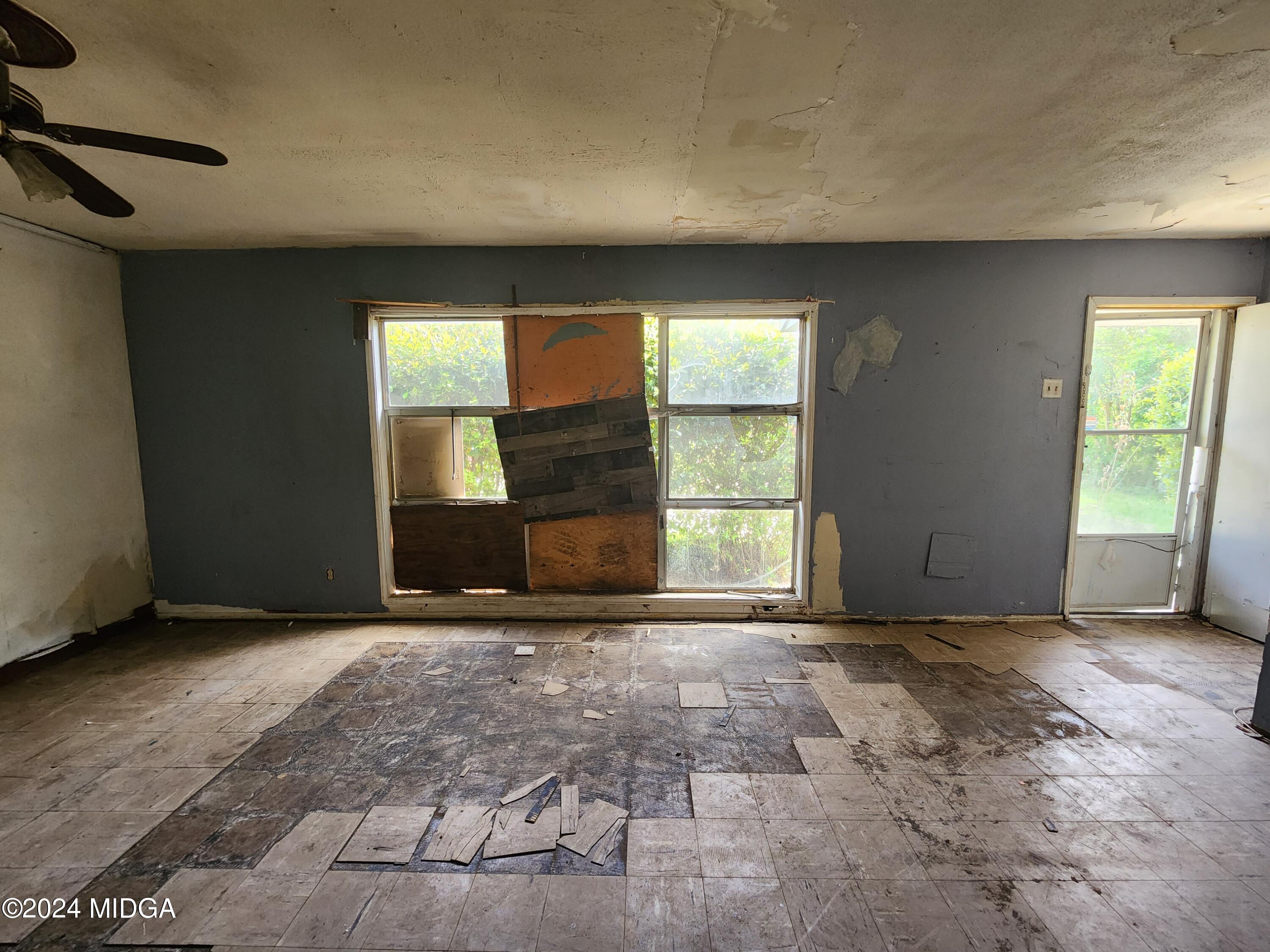 3685 Rice Mill Road Macon, GA 31206 - Photo 13 of 24 an empty room with windows