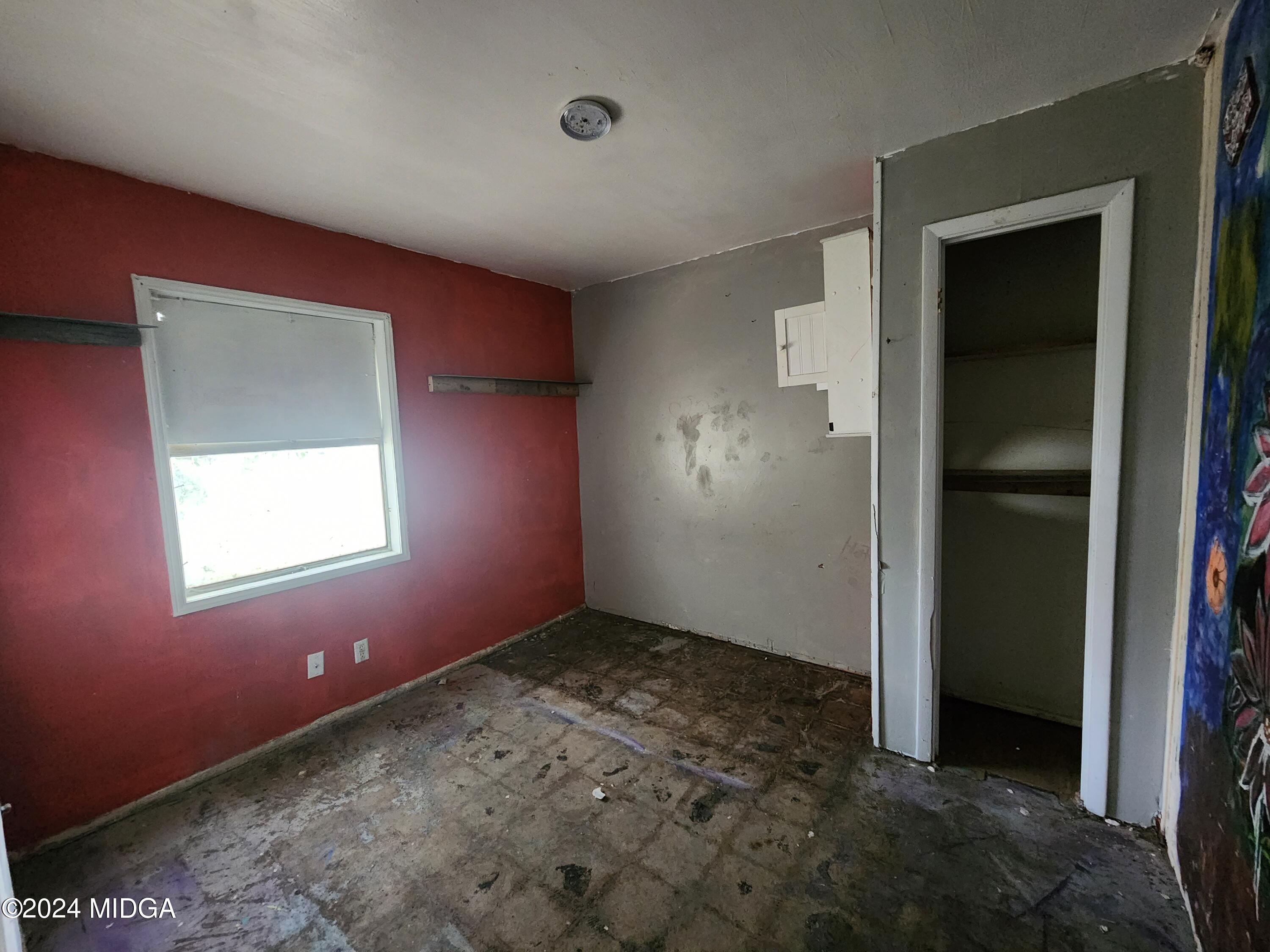 3685 Rice Mill Road Macon, GA 31206 - Photo 23 of 24 an empty room with windows and closet