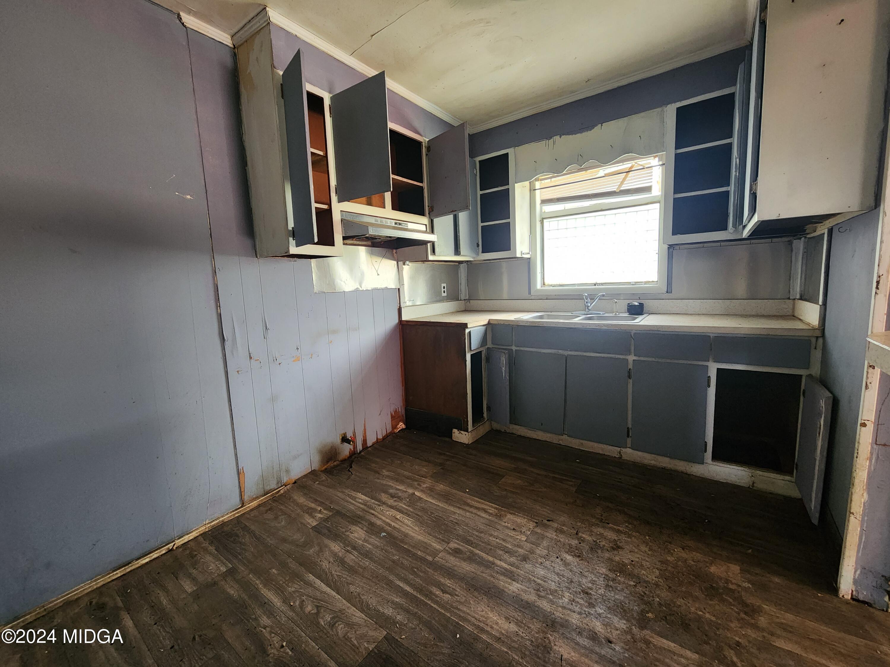 3685 Rice Mill Road Macon, GA 31206 - Photo 5 of 24 a kitchen with stainless steel appliances a sink stove and cabinets