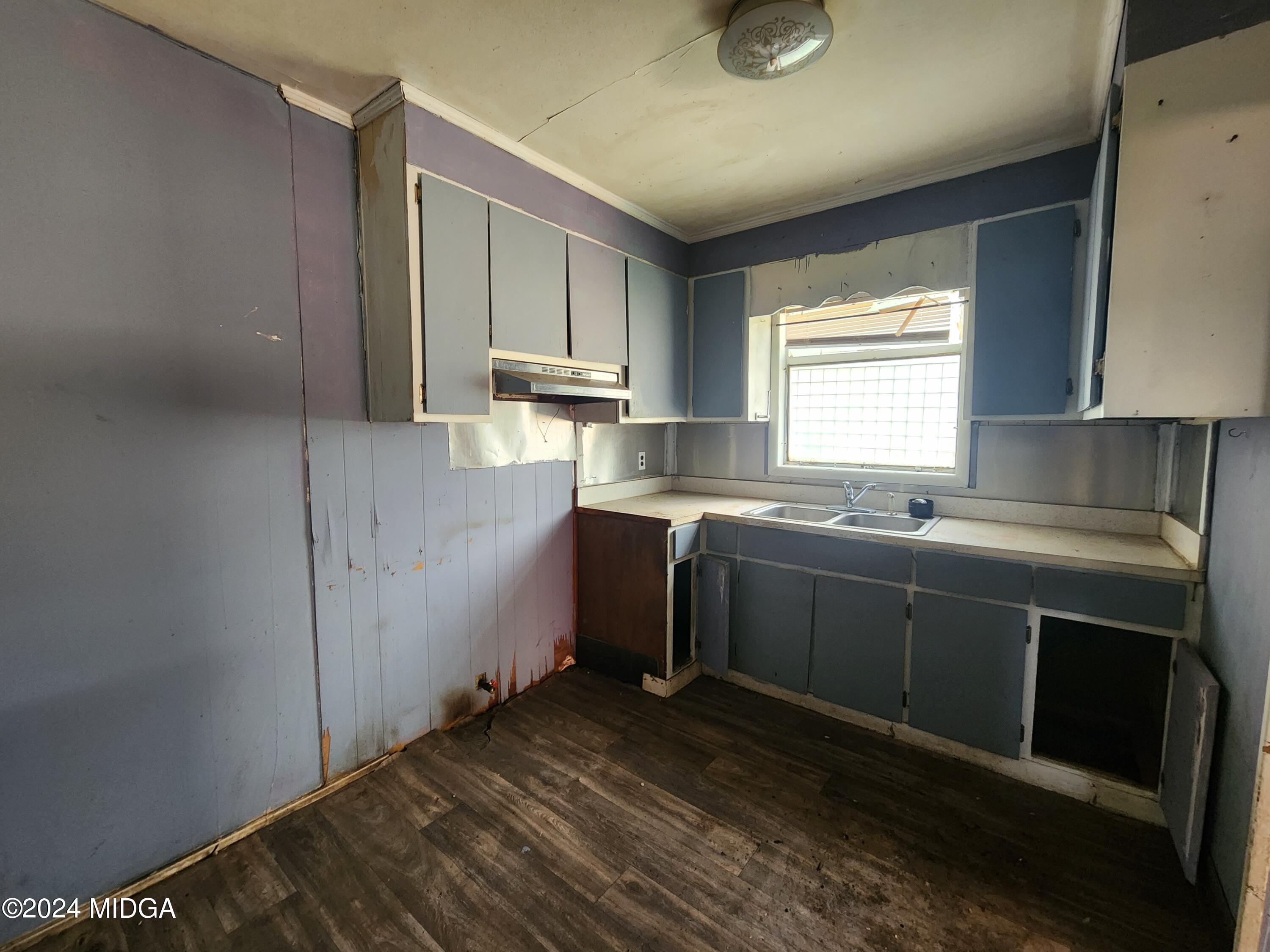 3685 Rice Mill Road Macon, GA 31206 - Photo 6 of 24 a kitchen that has a sink and a stove in it