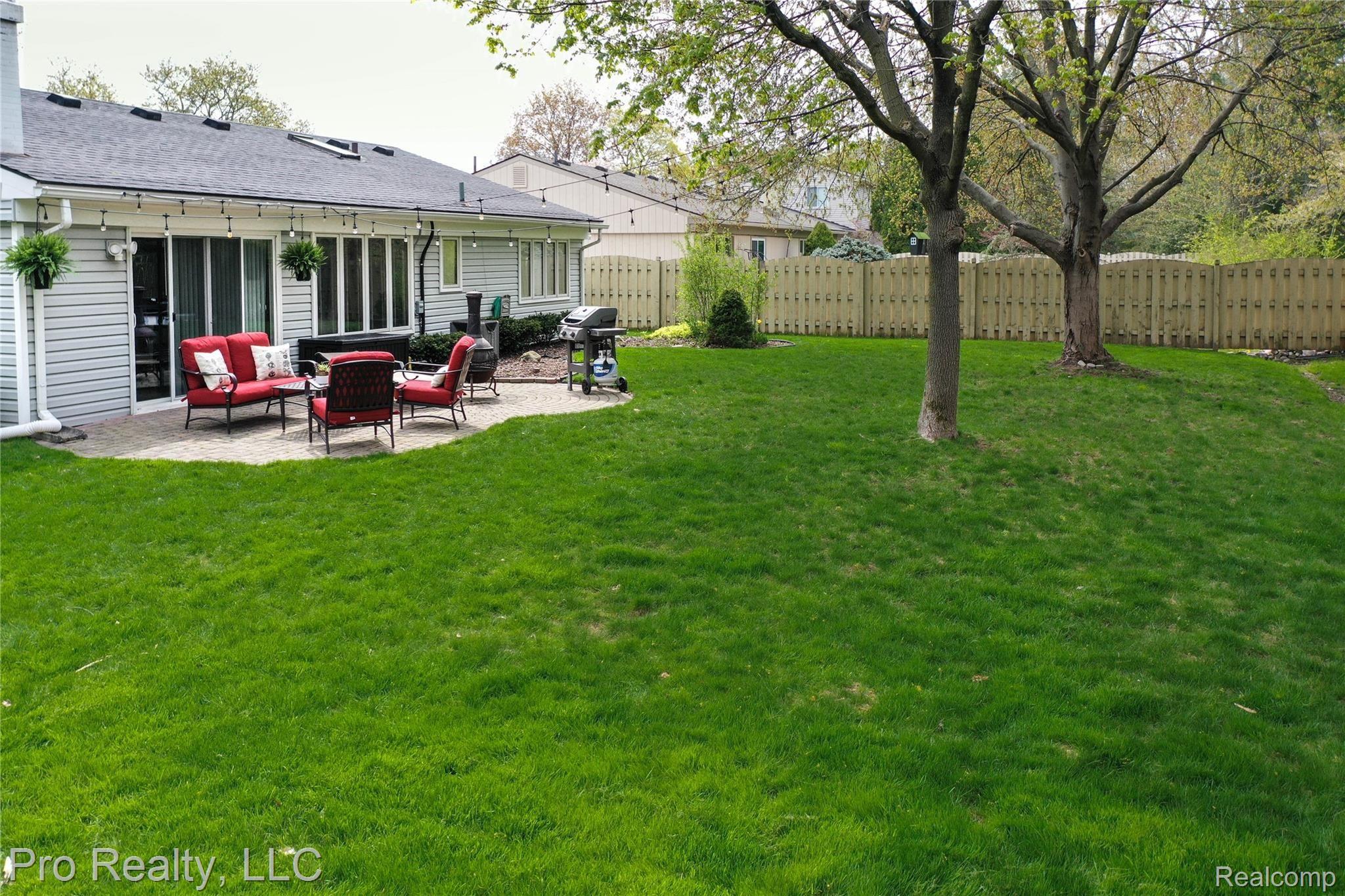 22697 Shadowpine Way Novi, MI 48375 - Photo 20 of 24 Spacious backyard