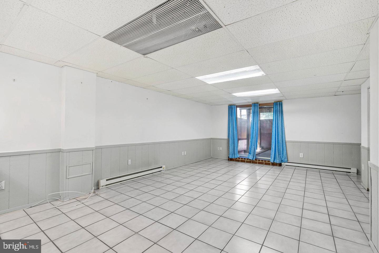 643 St Anthony Lane Upper Darby, PA 19082 - Photo 30 of 37