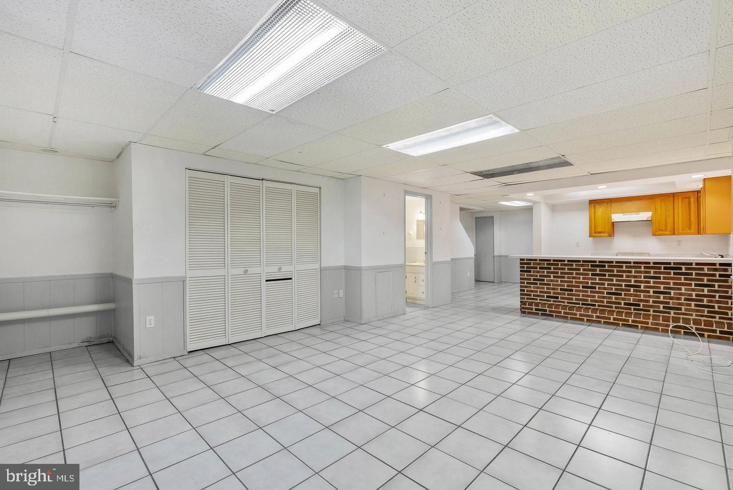 643 St Anthony Lane Upper Darby, PA 19082 - Photo 31 of 37