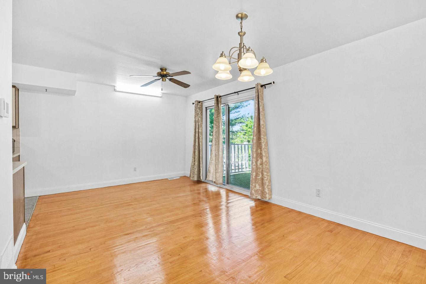 643 St Anthony Lane Upper Darby, PA 19082 - Photo 10 of 37