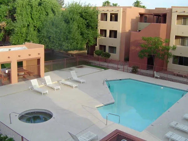 $900 | 1810 East Blacklidge Drive, Unit 817, Tucson, AZ 85719